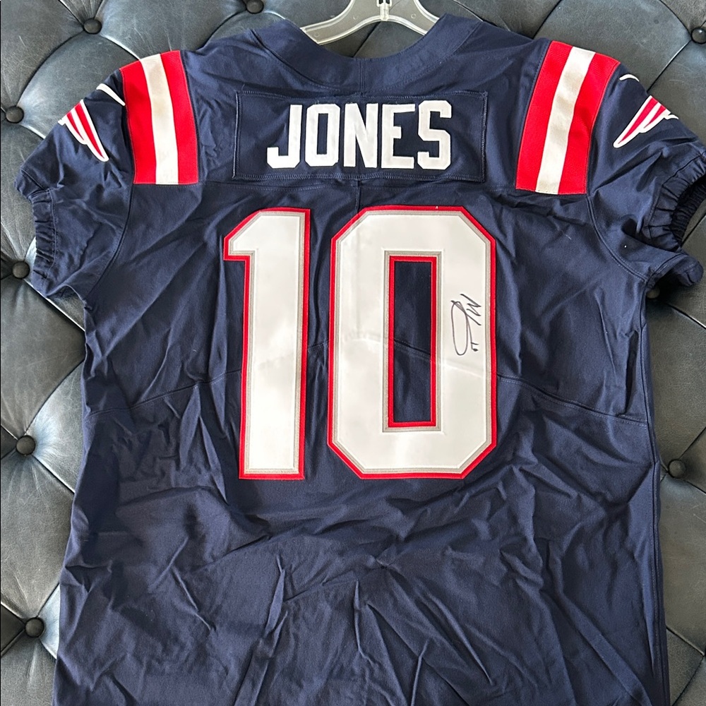 Patriots Mac Jones NFL Nike Autographed Jersey. NWT Navy Blue